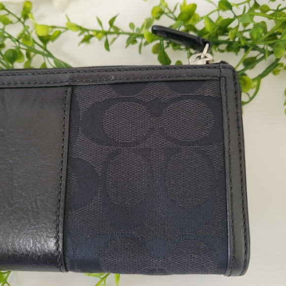 Coach New York  Legacy slim zip signature C's black canvas leather trim wallet - Picture 5 of 8